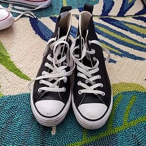 Gently Used Converse size 8